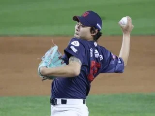 [단독] 롯데 정철원, 조부상 비보→빈소 지킨 뒤 13일 경기 위해 곧장 부산행 '투혼'